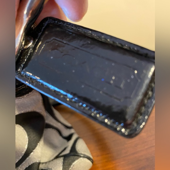 EUC Coach Poppy,shoulder/crossover bag black, gray, silver no callouts. 10 x 13“ - Picture 4 of 9